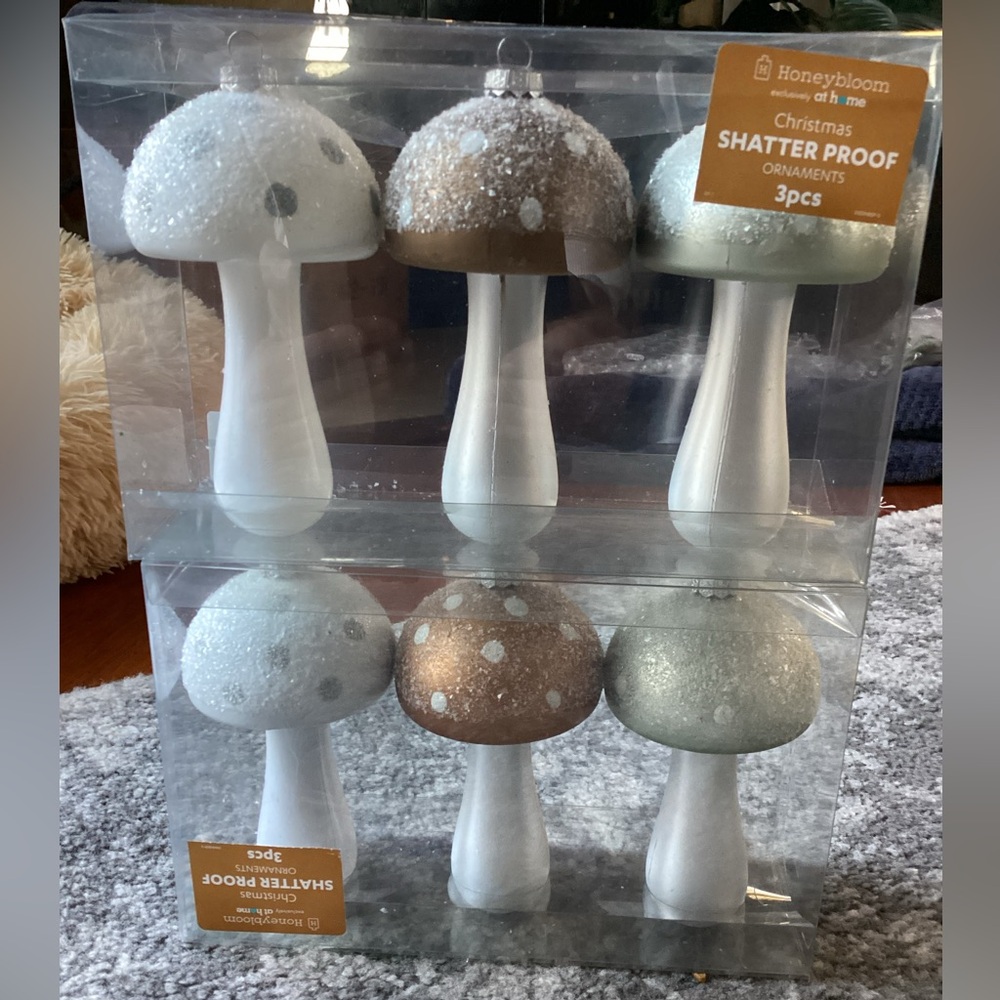 Mushroom shatterproof Christmas ornaments, 2 sets of 3